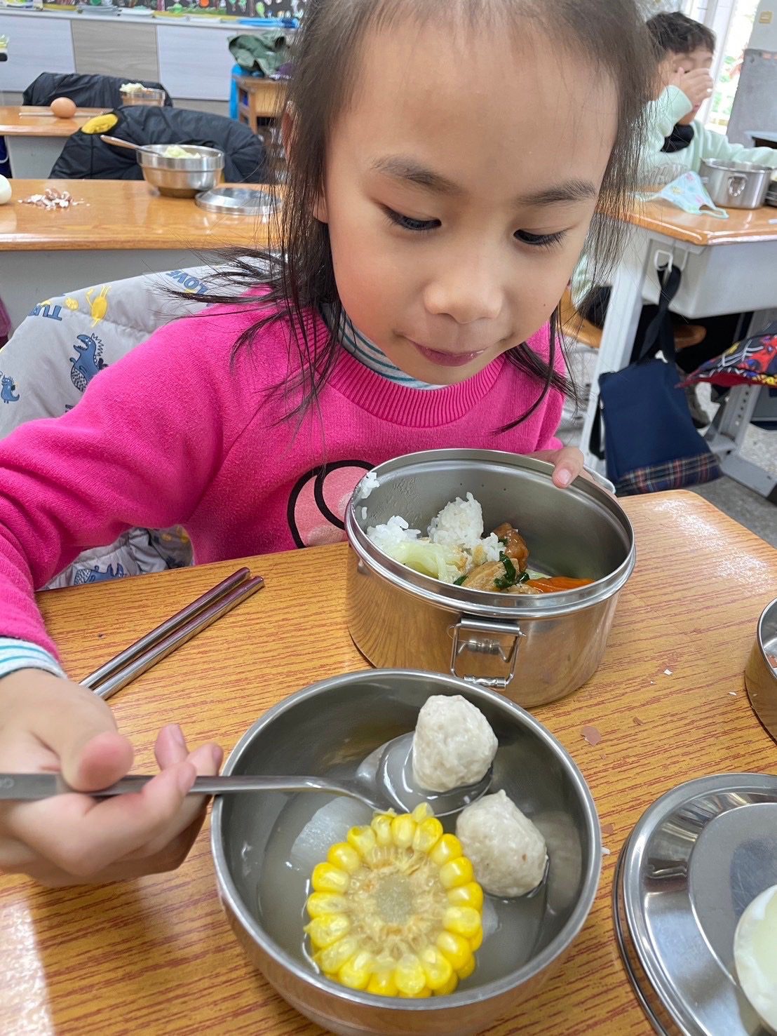 守護學子營養均衡  三和在地商舖贈送全縣各國中小學新鮮鬼頭刀魚丸