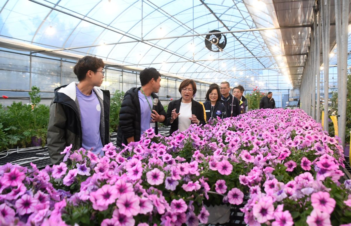 傾聽農民的心聲　彰化縣率先全國推動補助花農買節能燈泡