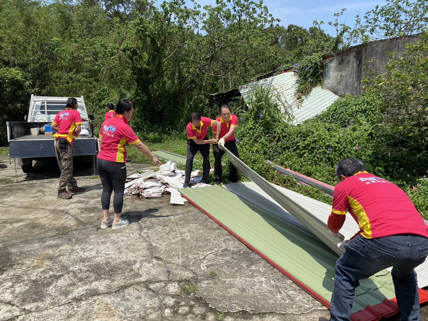 新北金屬門窗公會暖心行動     淡水阿嬤舊宅翻新     重現溫馨家園