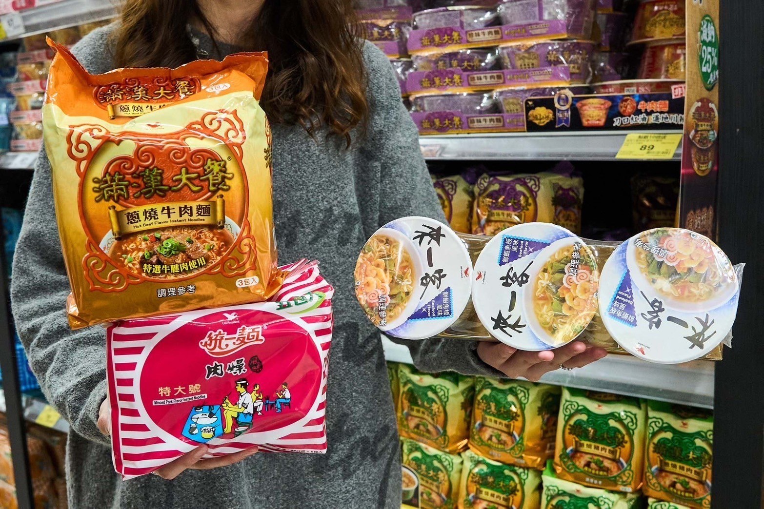 家樂福麵麵博覽會單筆購買指定麵品每滿499元現折50元最高可折100元　單筆消費不限金額以79元加價購滿漢大餐牛肉麵或大補帖藥燉排骨細麵