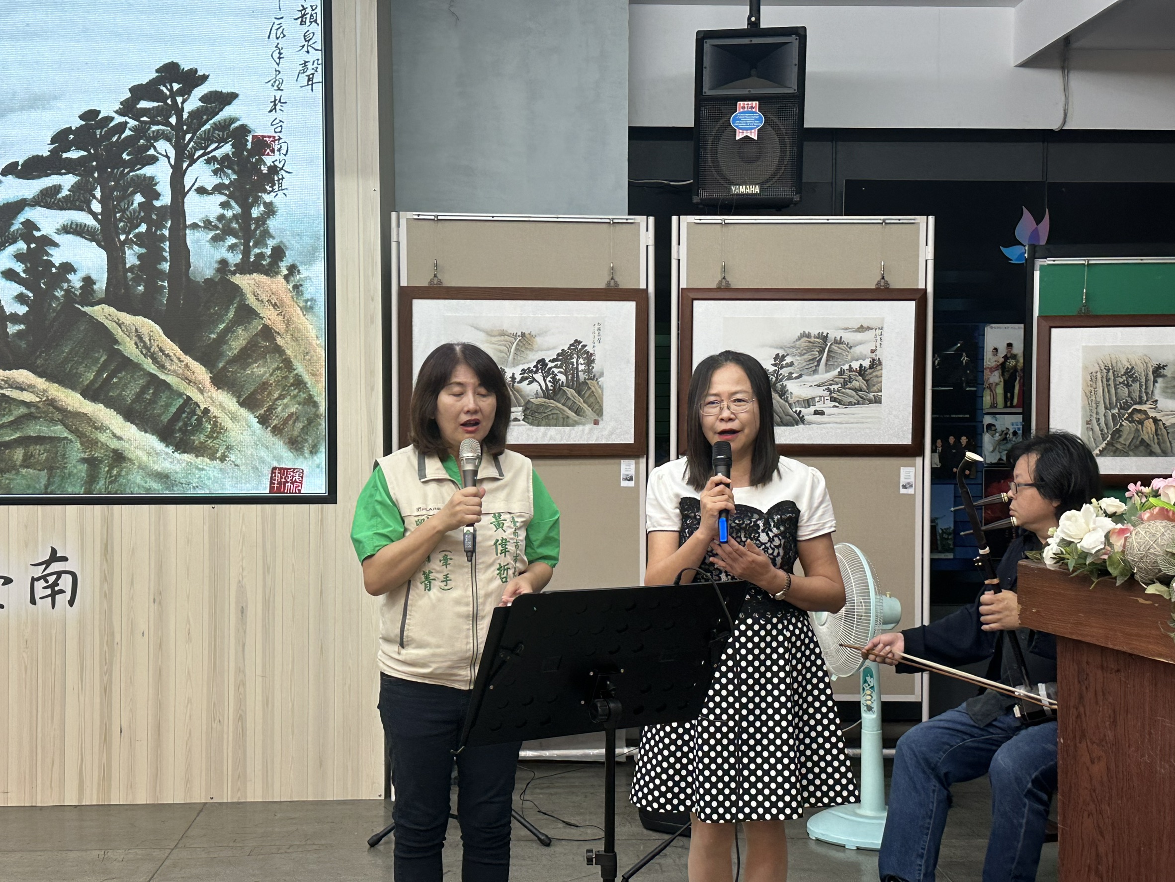 一修•玫琪水墨畫雙人展–好柿結雙　警界藝文推手詮釋人生新篇章　退休後專心藝術創作獲國際肯定
