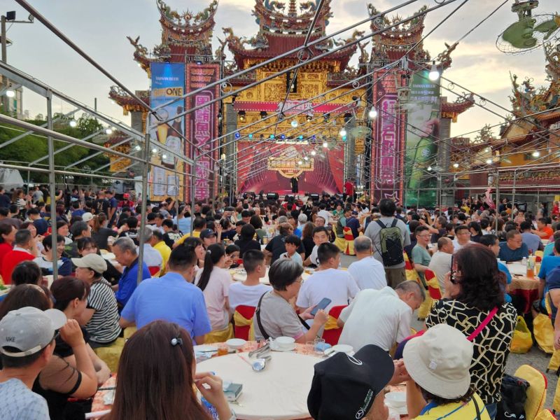 屏東黑鮪魚季美日菲國際友人體驗台灣辦桌　重現紅寶石歌廳秀盛況
